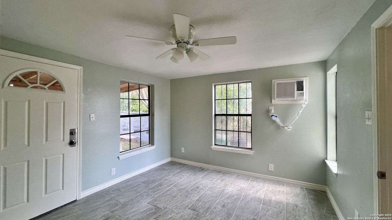 1218 Nw 23rd St #2 - Photo 6 of 10