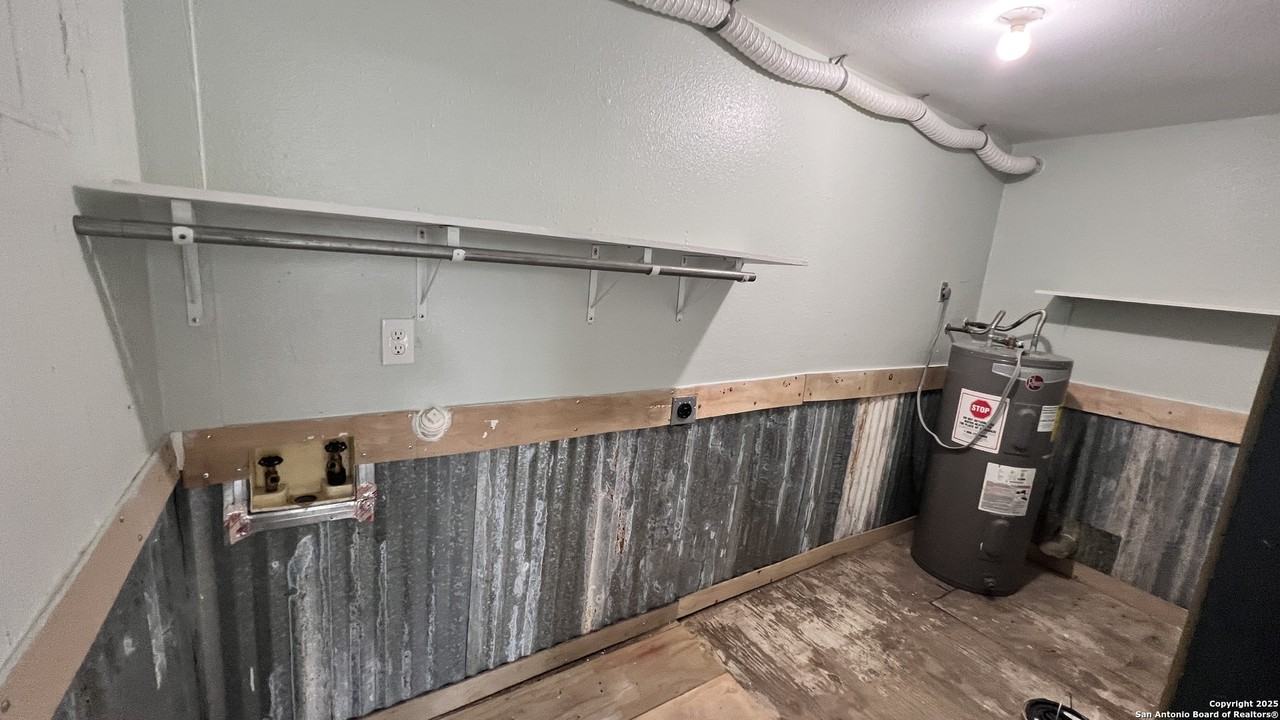 1218 Nw 23rd St #2 - Photo 7 of 10