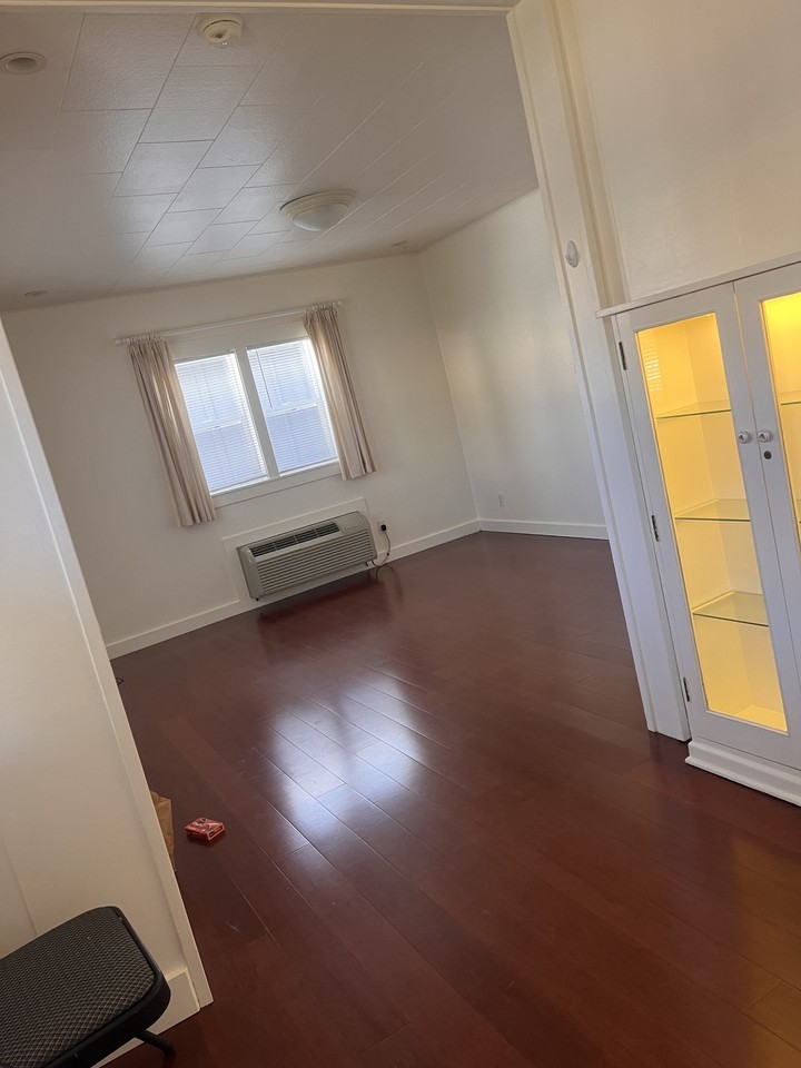 118 E Chelan Ave #NA - Photo 2 of 19