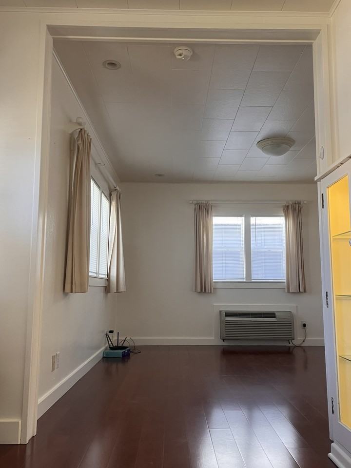 118 E Chelan Ave #NA - Photo 3 of 19