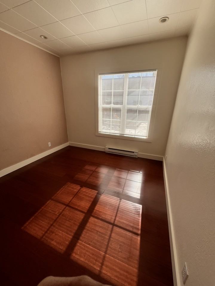 118 E Chelan Ave #NA - Photo 7 of 19