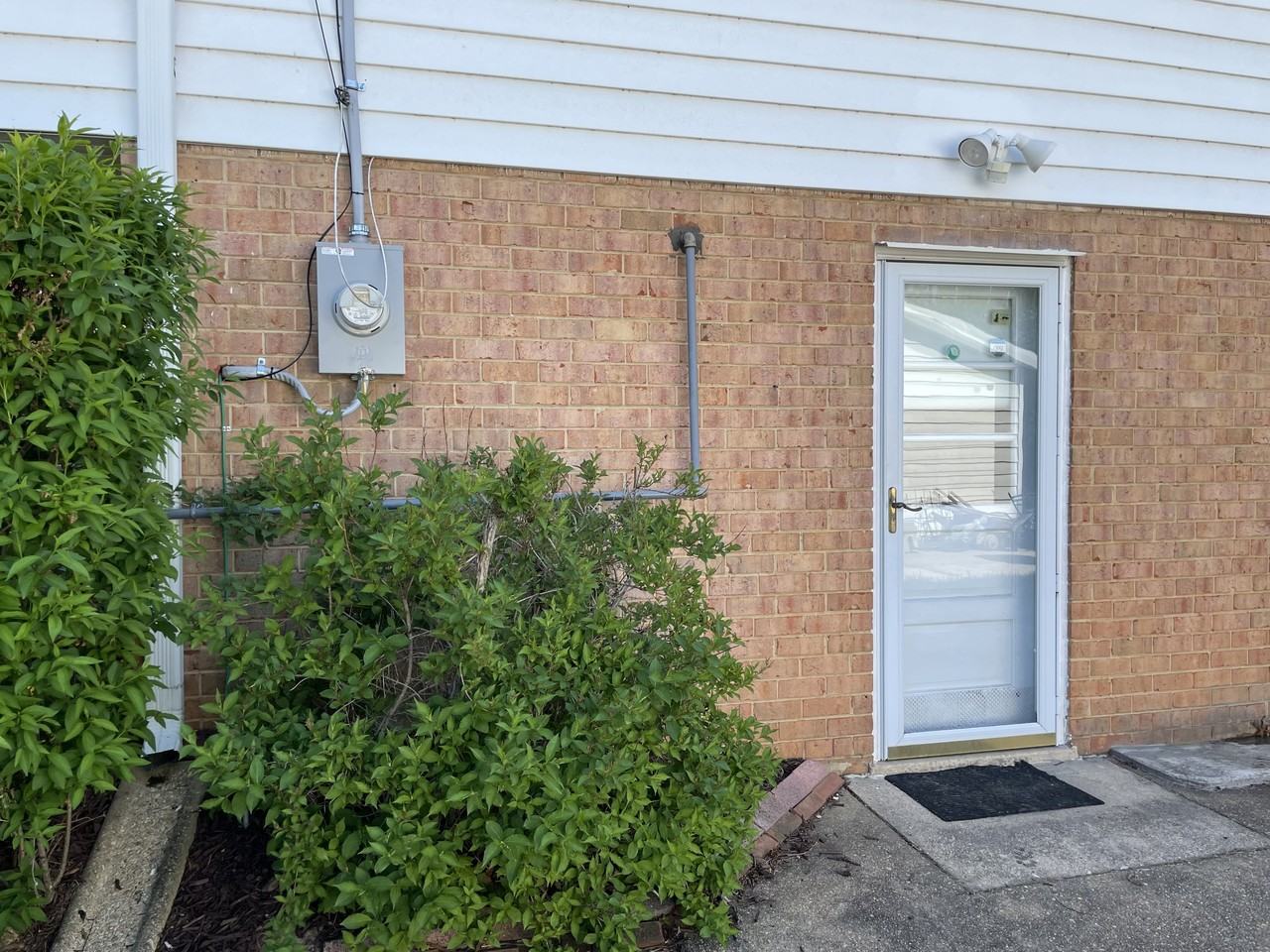 11320 Gainsborough Rd #NA - Photo 3 of 8