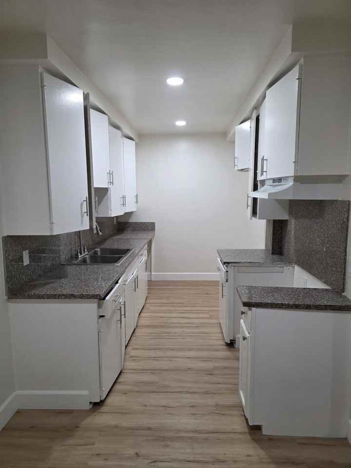 326 N Breed St #3 - Photo 3 of 10