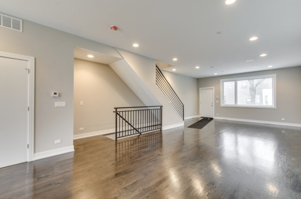 2050 N Hamlin Ave #NA - Photo 4 of 13