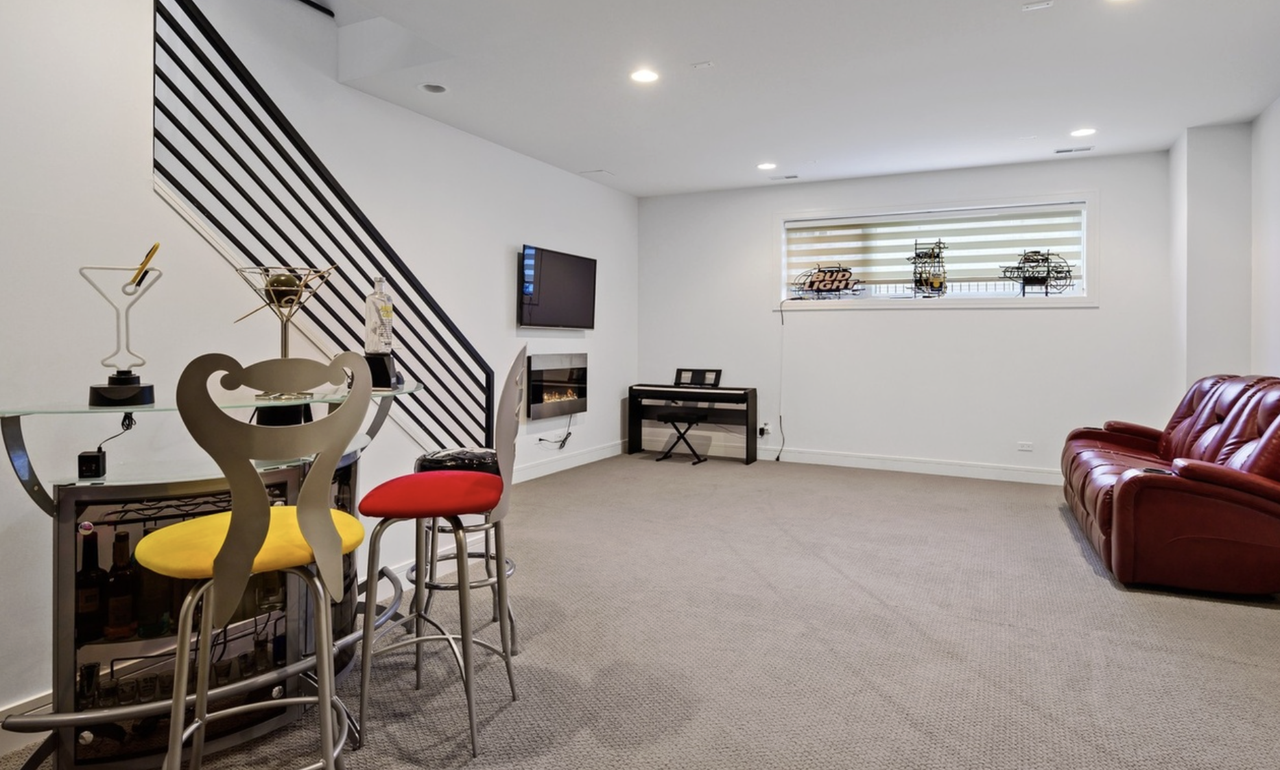 2050 N Hamlin Ave #NA - Photo 7 of 13