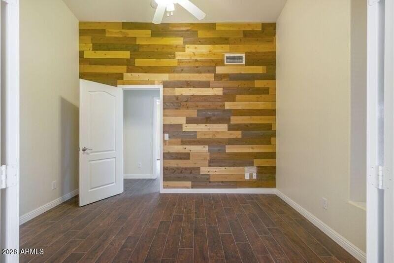 10213 W Daley Ln - Photo 4 of 14