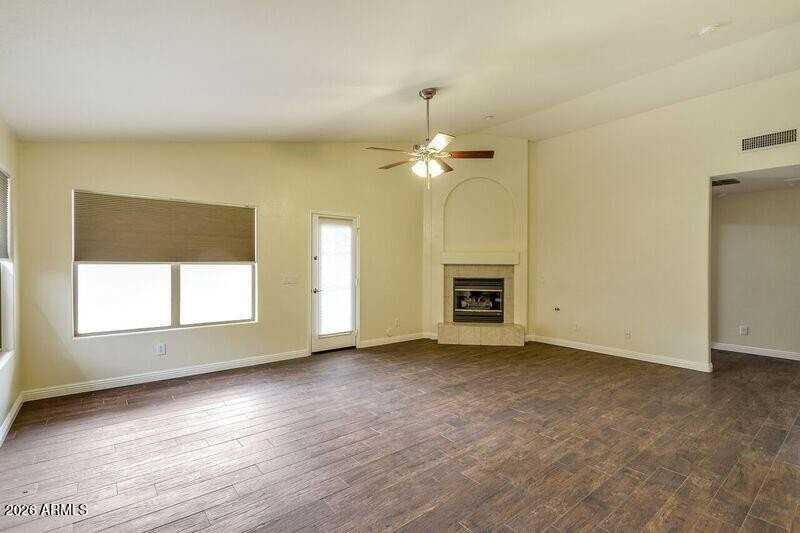 10213 W Daley Ln - Photo 6 of 14