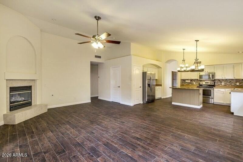 10213 W Daley Ln - Photo 7 of 14