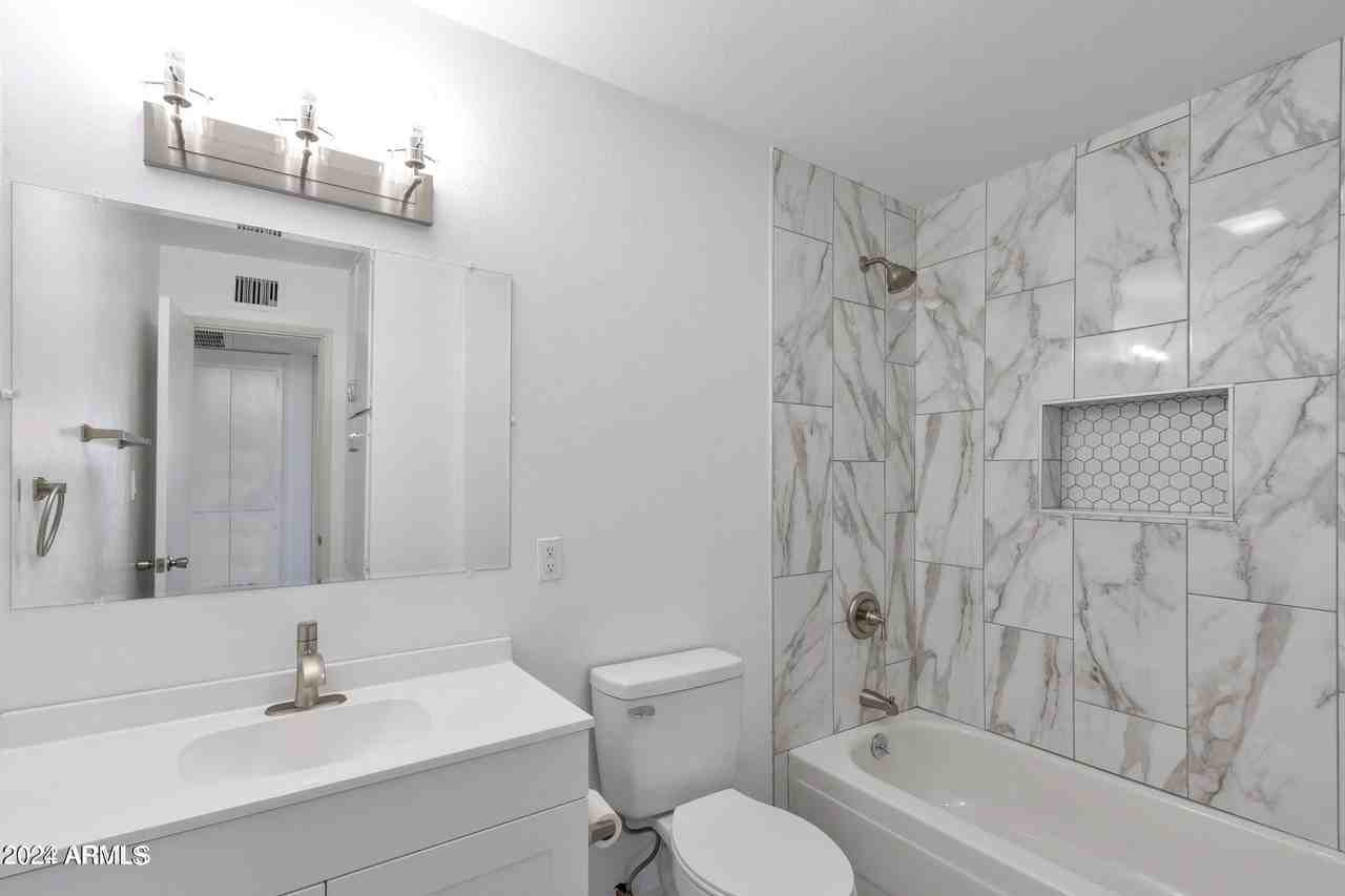 3719 W Rovey Ave - Photo 6 of 9