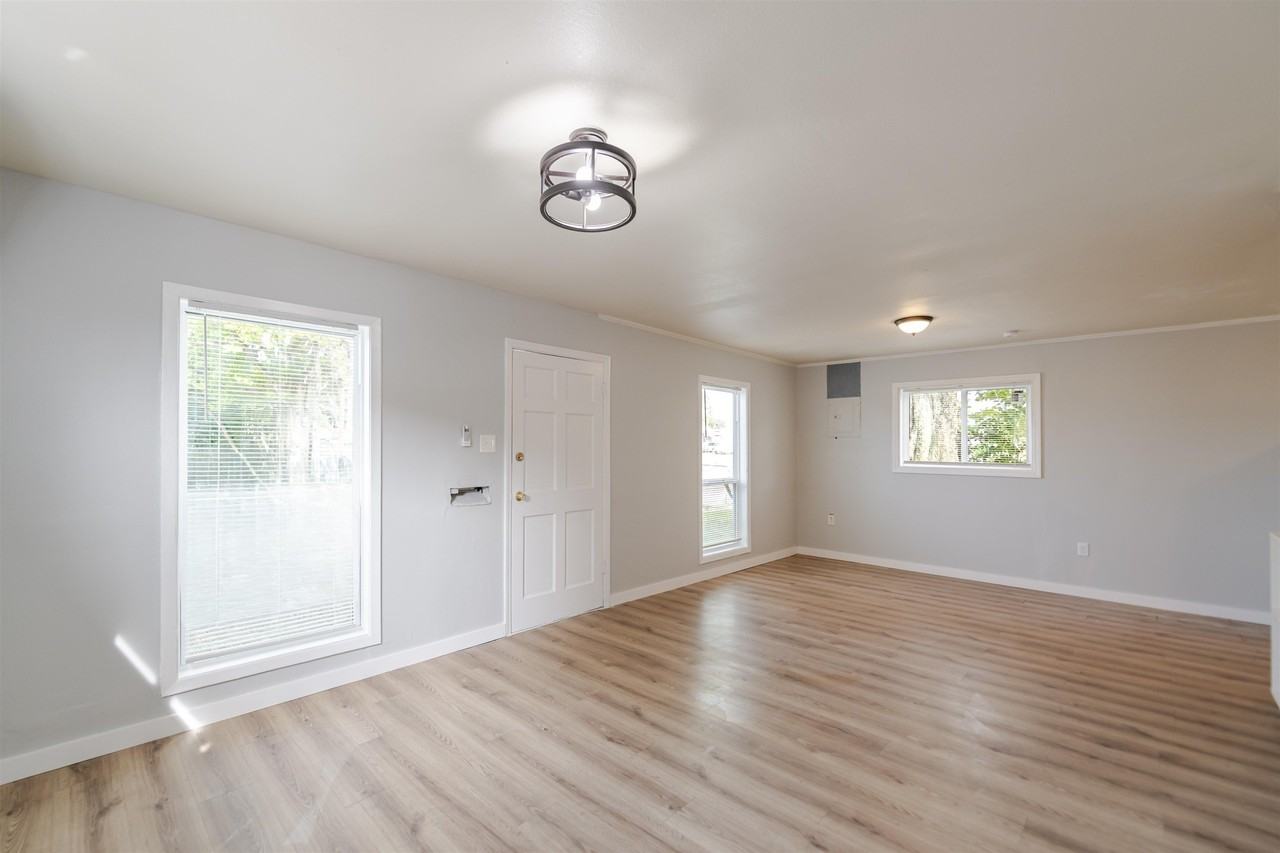 306 Bond St - Photo 2 of 11