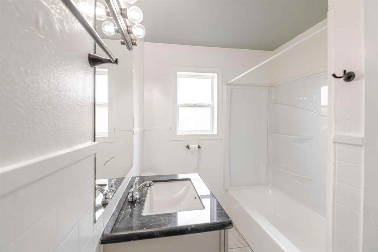 306 Bond St - Photo 6 of 11