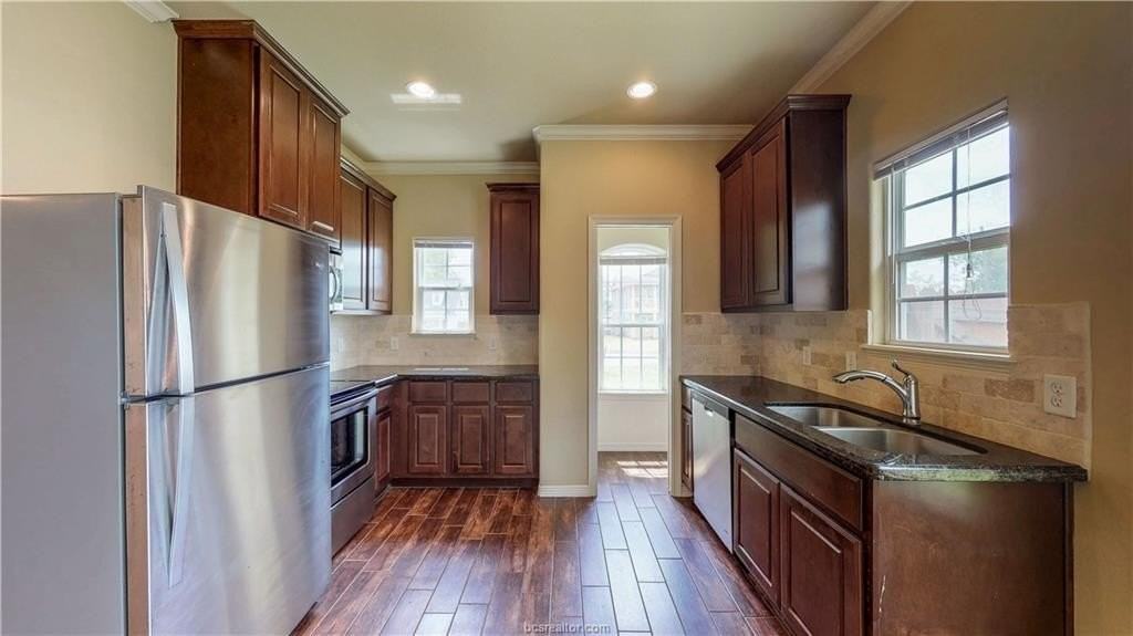 111 Southland St - Photo 5 of 41