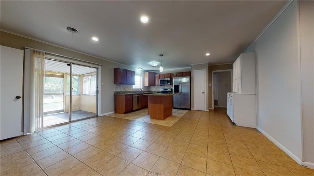 1207 Lawyer St - Photo 4 of 37