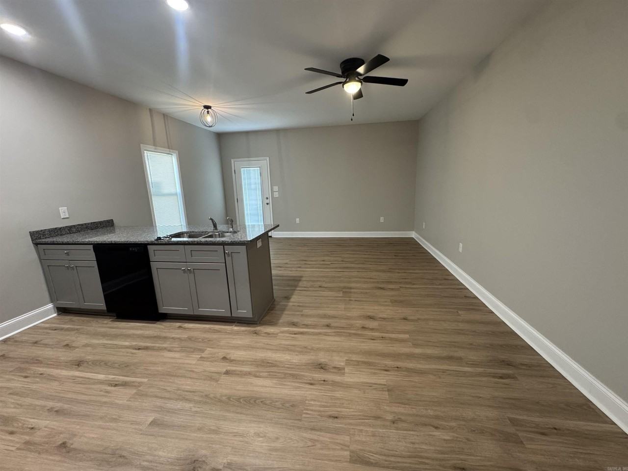 215 N Elm St - Photo 5 of 18