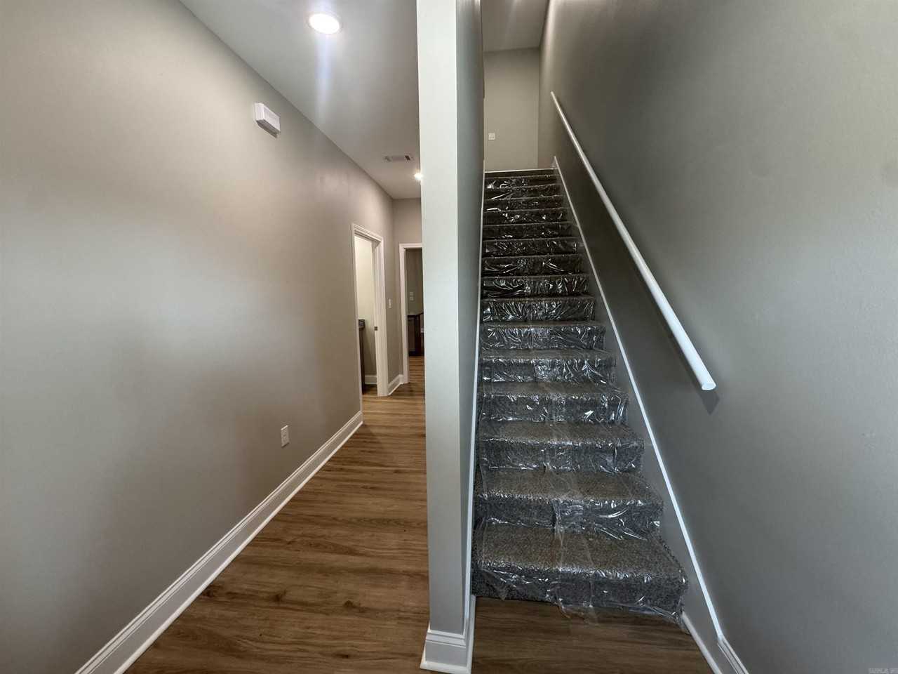 215 N Elm St - Photo 7 of 18