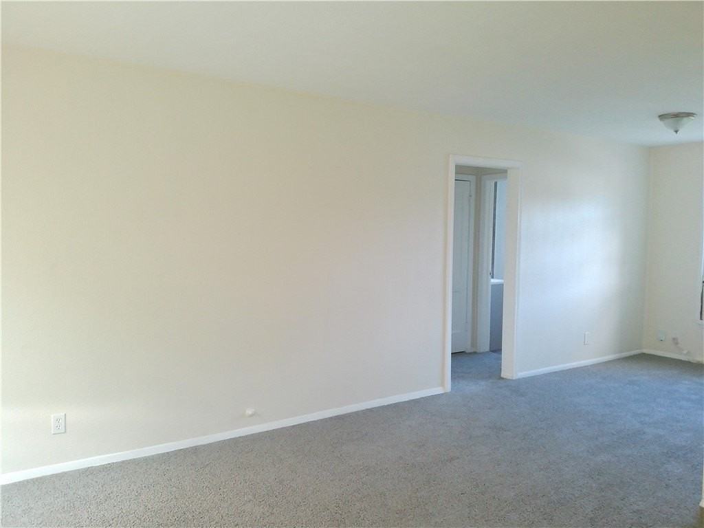 638 Glazebrook St Apt 1 #1 - Photo 2 of 9
