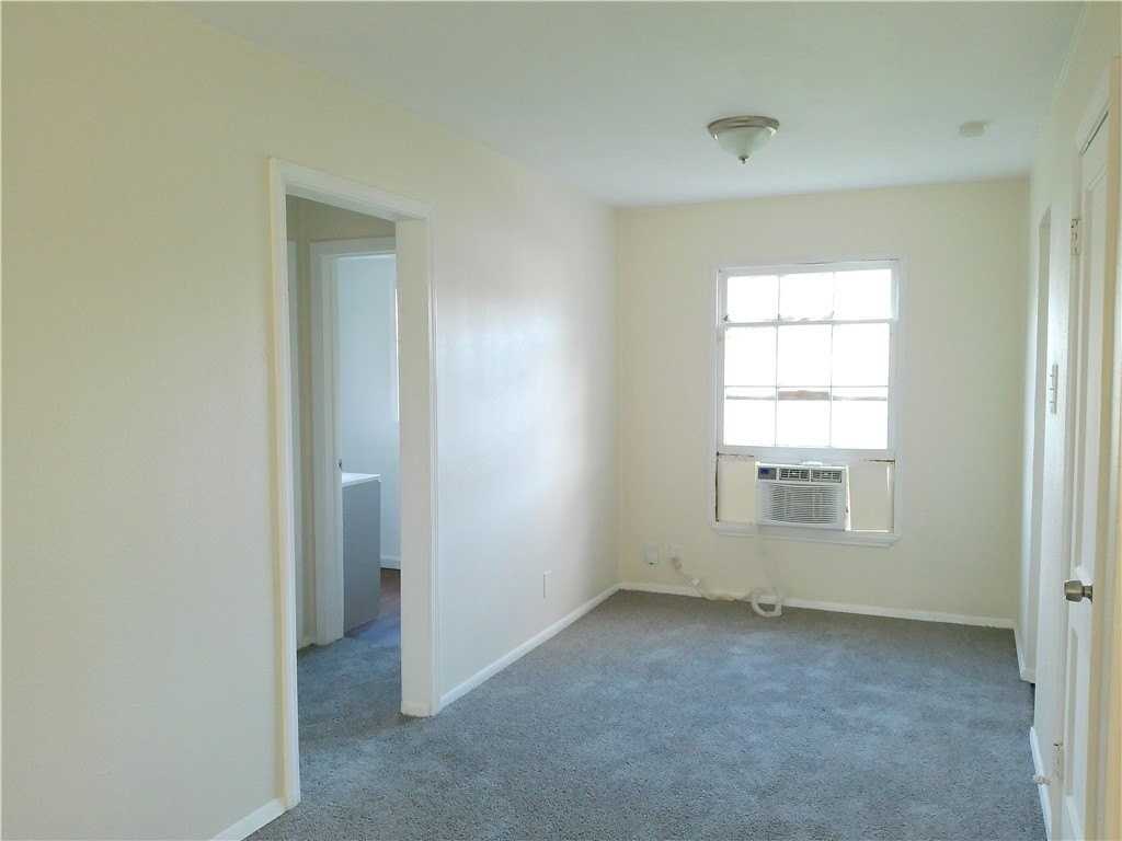 638 Glazebrook St Apt 1 #1 - Photo 3 of 9