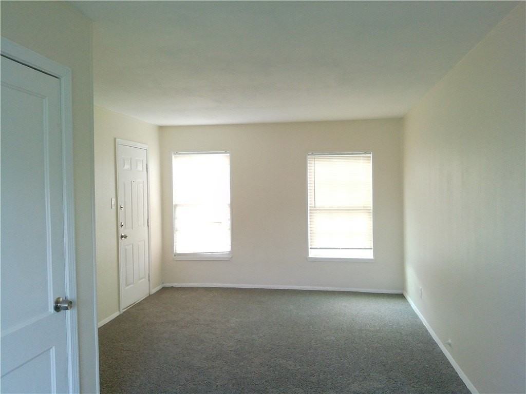 638 Glazebrook St Apt 1 #1 - Photo 4 of 9