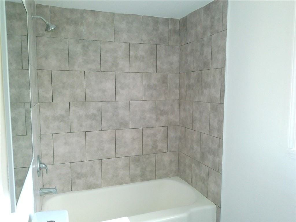 638 Glazebrook St Apt 1 #1 - Photo 7 of 9