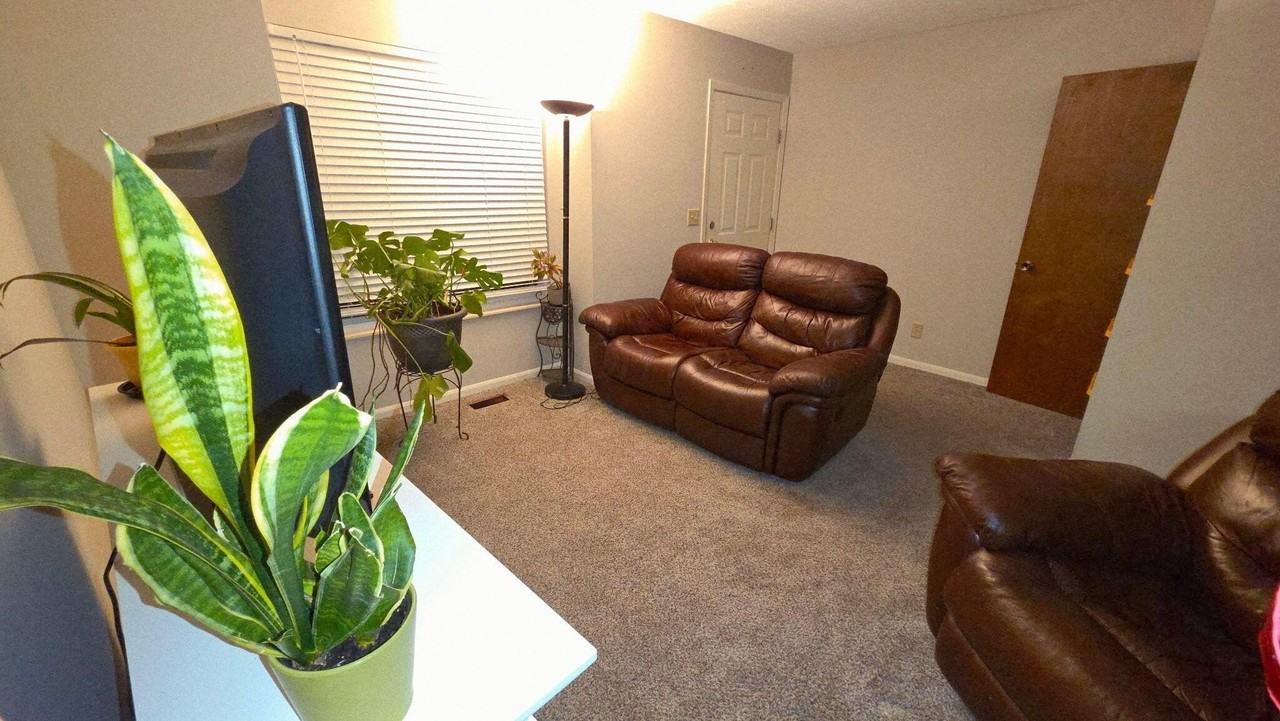 5388 Flintstone Dr - Photo 4 of 18