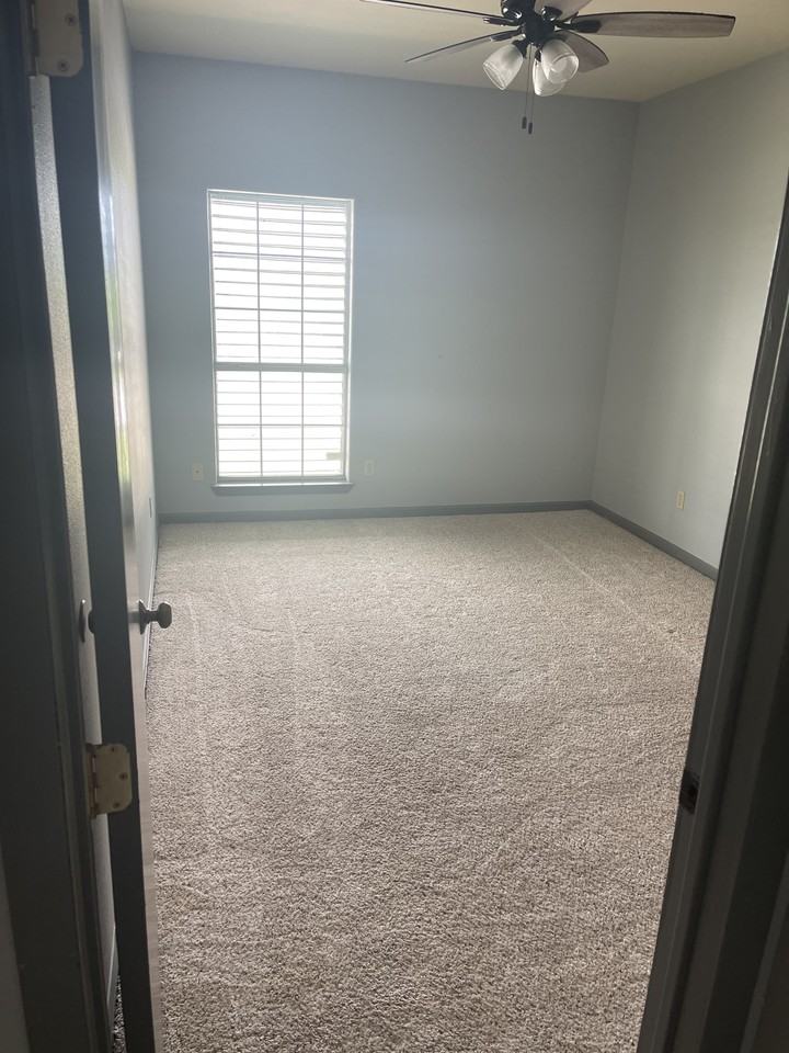 6652 Yorktown Blvd - Photo 2 of 3