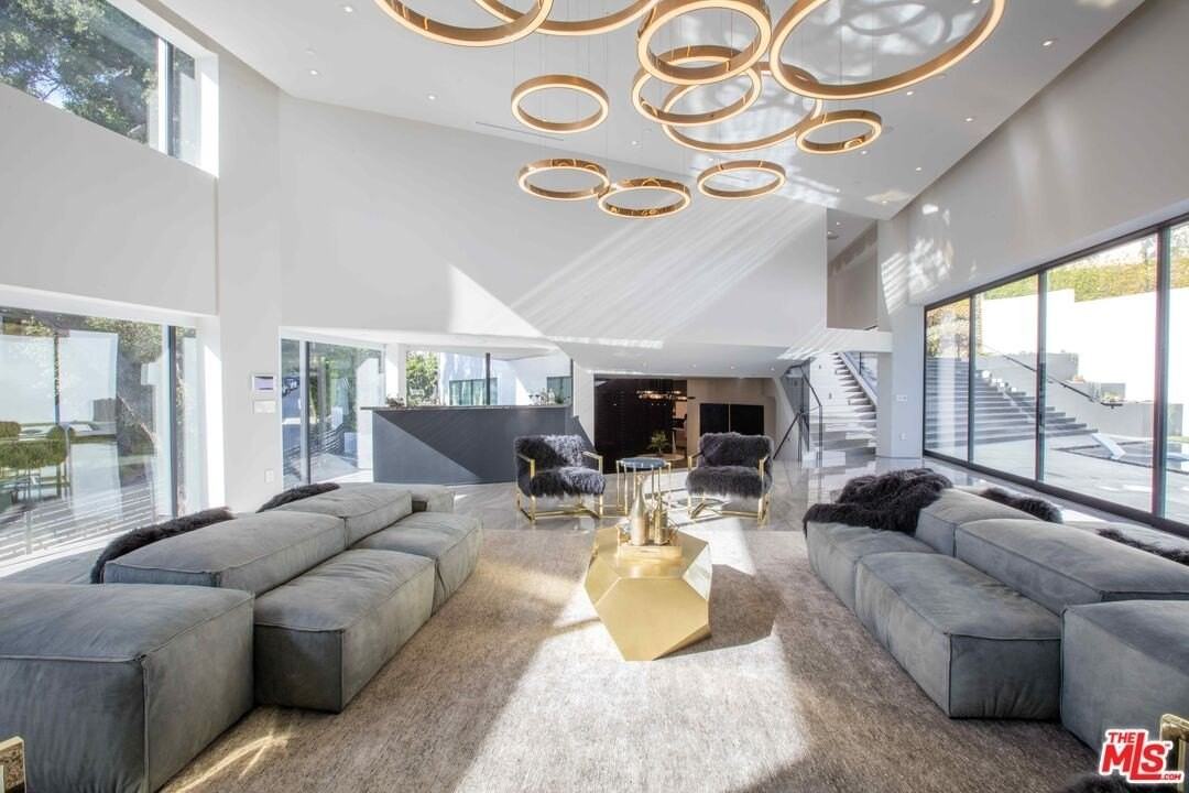 2210 Bowmont Dr - Photo 4 of 30