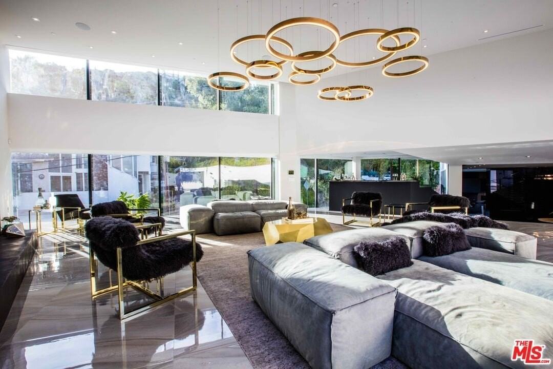 2210 Bowmont Dr - Photo 5 of 30