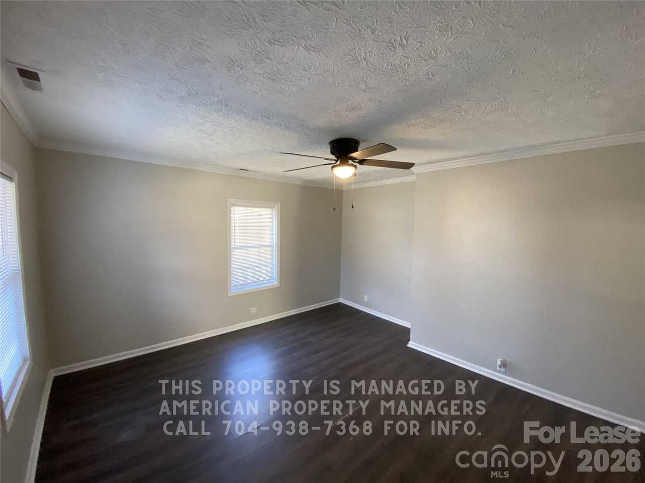 303 Southern Es St - Photo 2 of 11