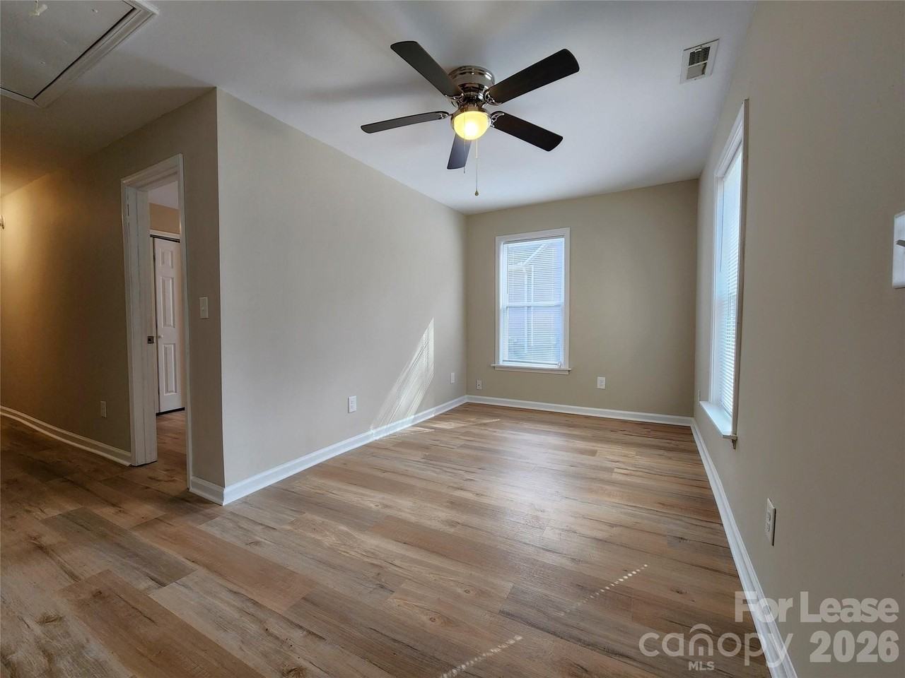 1419 Oakshade Ave - Photo 2 of 16