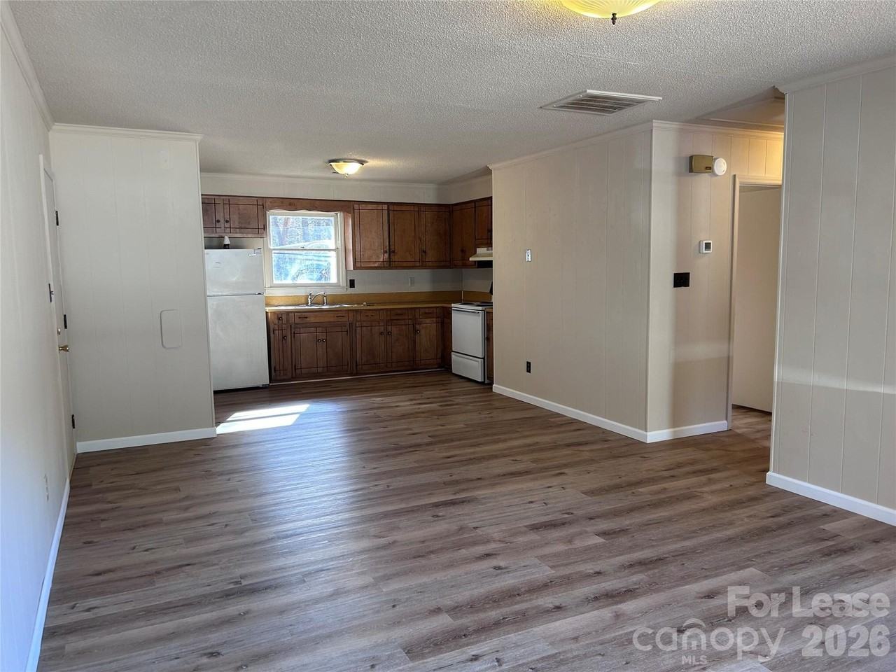 220 Sunny Hill Dr - Photo 2 of 7