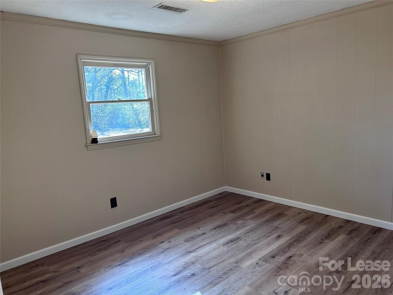 220 Sunny Hill Dr - Photo 4 of 7