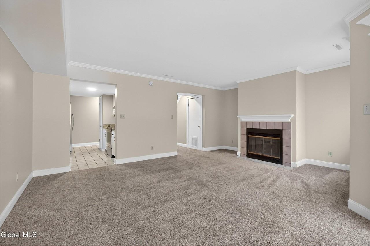 17 Derby Dr - Photo 3 of 33