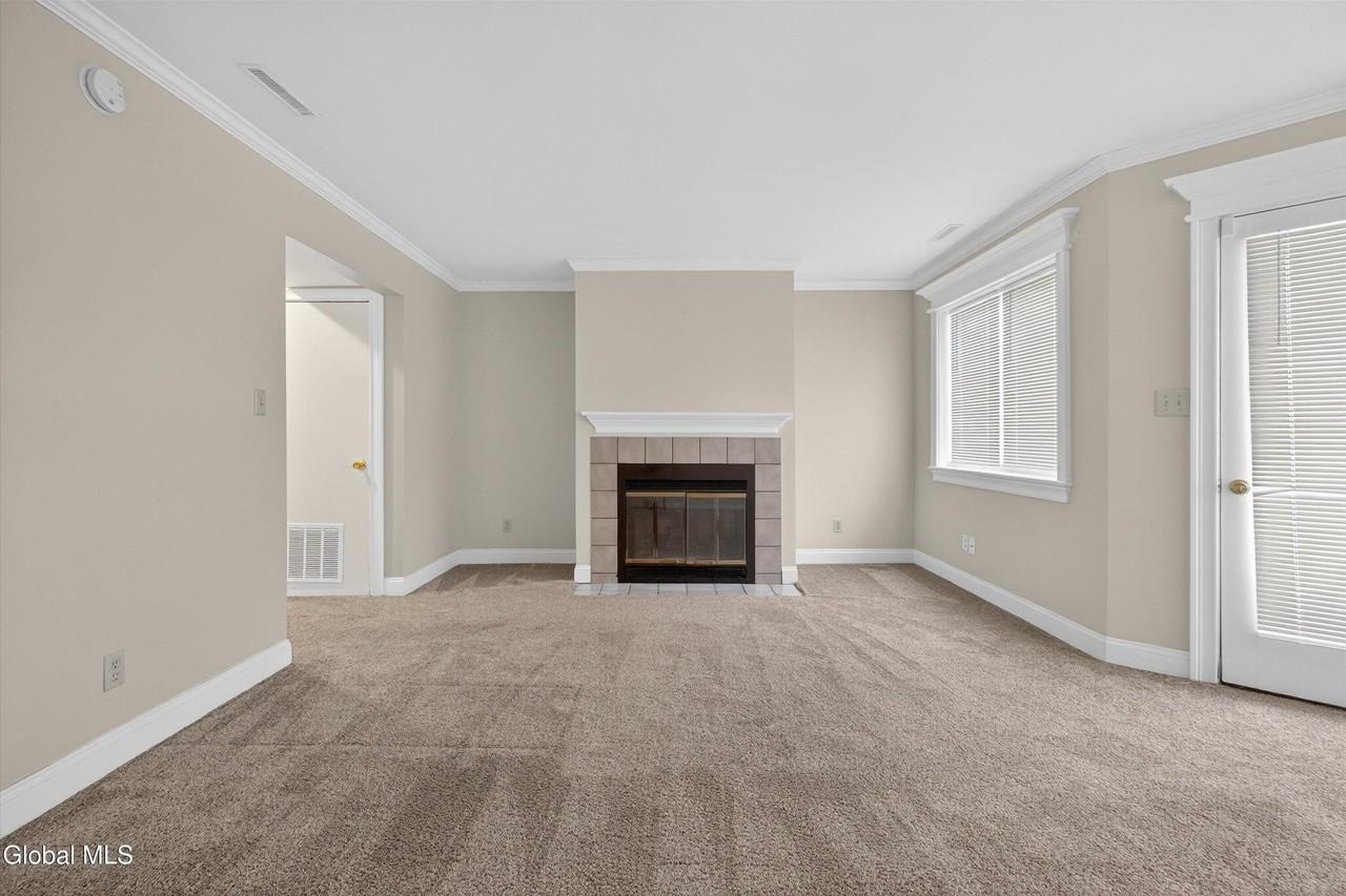 17 Derby Dr - Photo 5 of 33