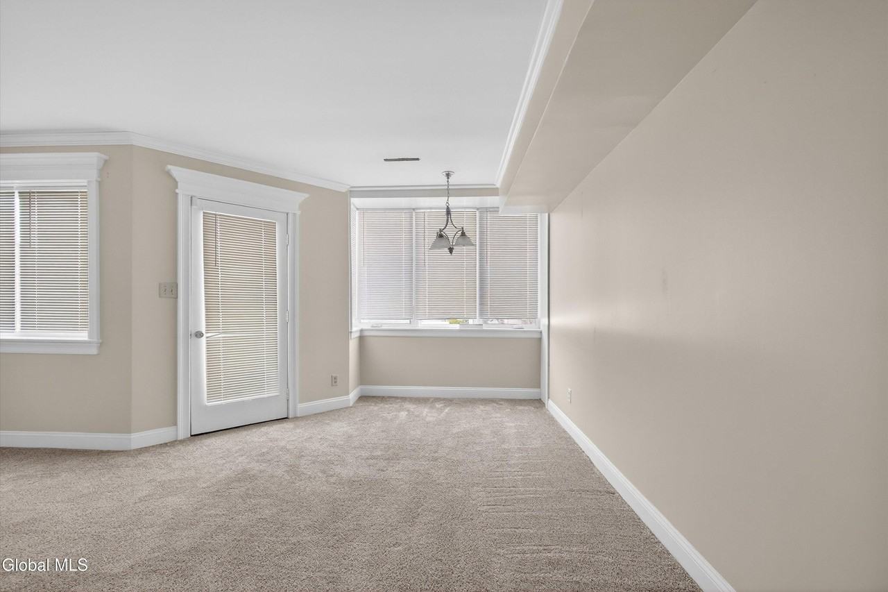 17 Derby Dr - Photo 6 of 33