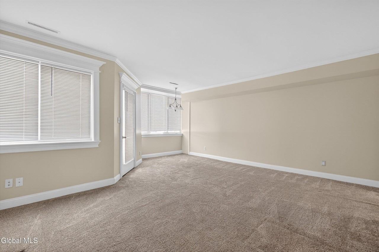 17 Derby Dr - Photo 7 of 33