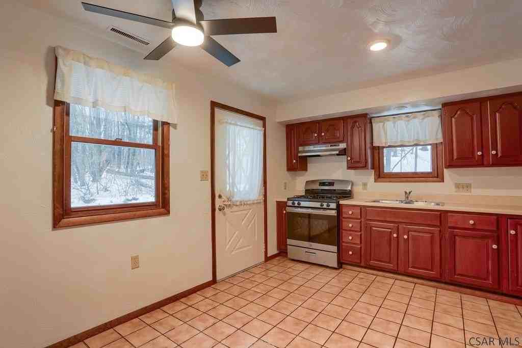 111 Industrial Park Rd Apt C - Photo 6 of 21