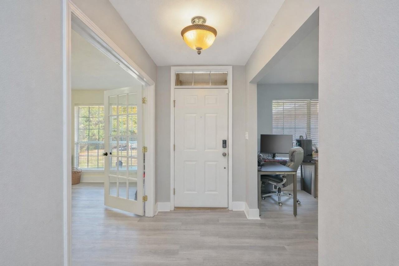 6100 Saddle Horse Ln - Photo 2 of 41