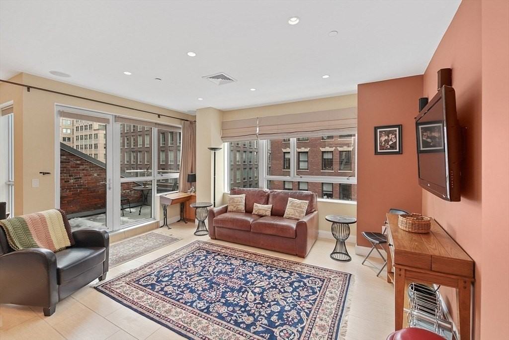 99105 Broad St - Photo 3 of 22