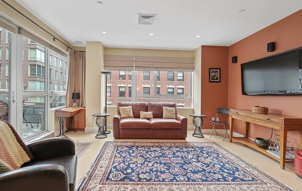 99105 Broad St - Photo 4 of 22