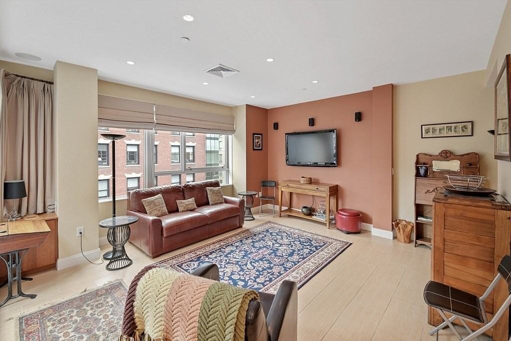 99105 Broad St - Photo 7 of 22