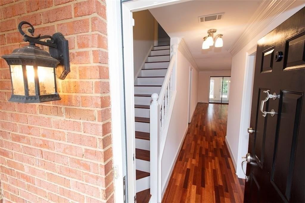 470 Forestgate Ct - Photo 2 of 37