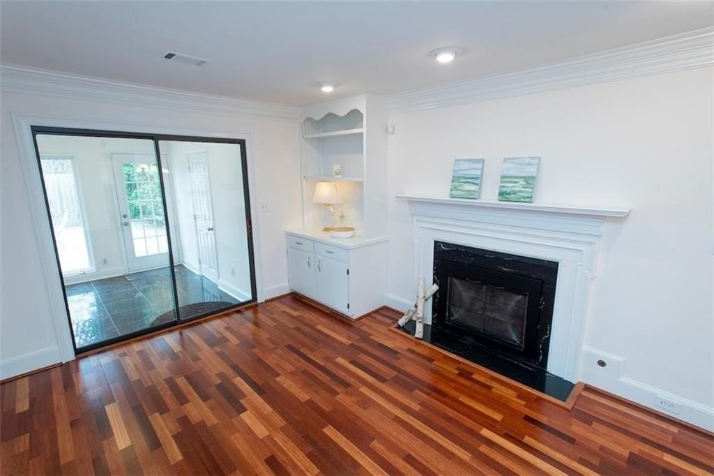 470 Forestgate Ct - Photo 7 of 37