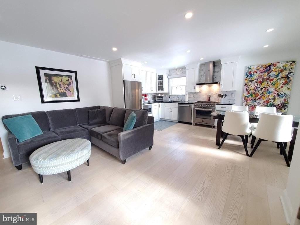 162 Tavistock - Photo 4 of 20