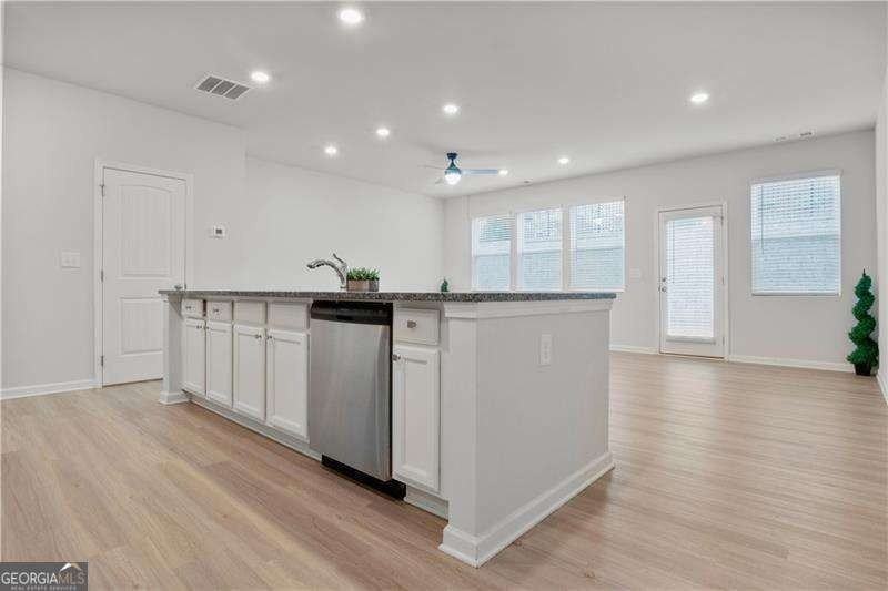 241 Turner Ln - Photo 3 of 34