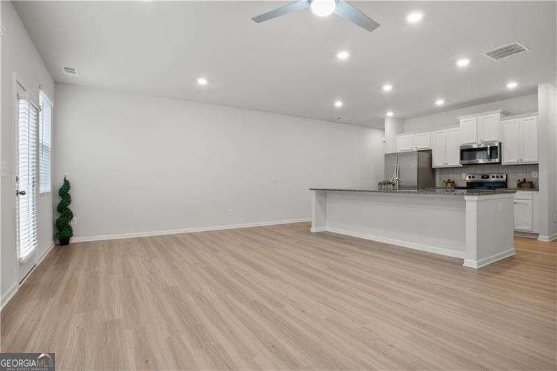 241 Turner Ln - Photo 5 of 34