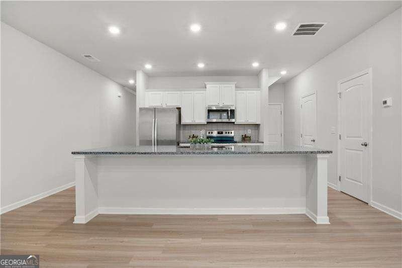 241 Turner Ln - Photo 6 of 34