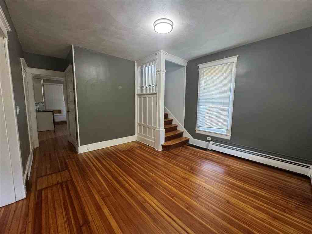 325 Riverside Dr - Photo 3 of 15