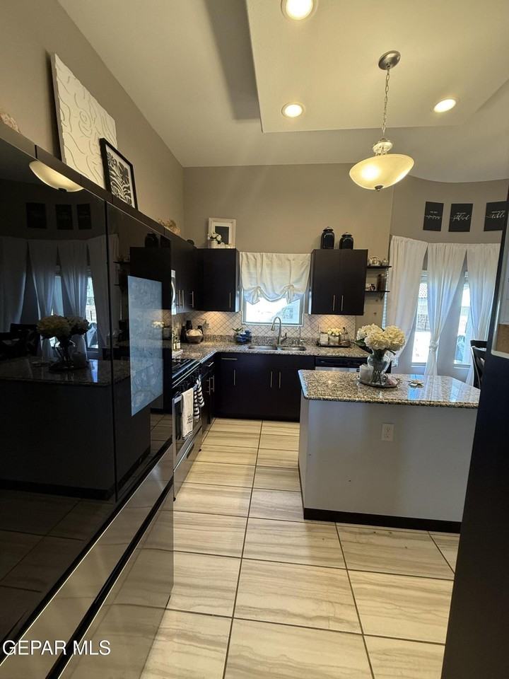 954 Brudenal Pl - Photo 5 of 24