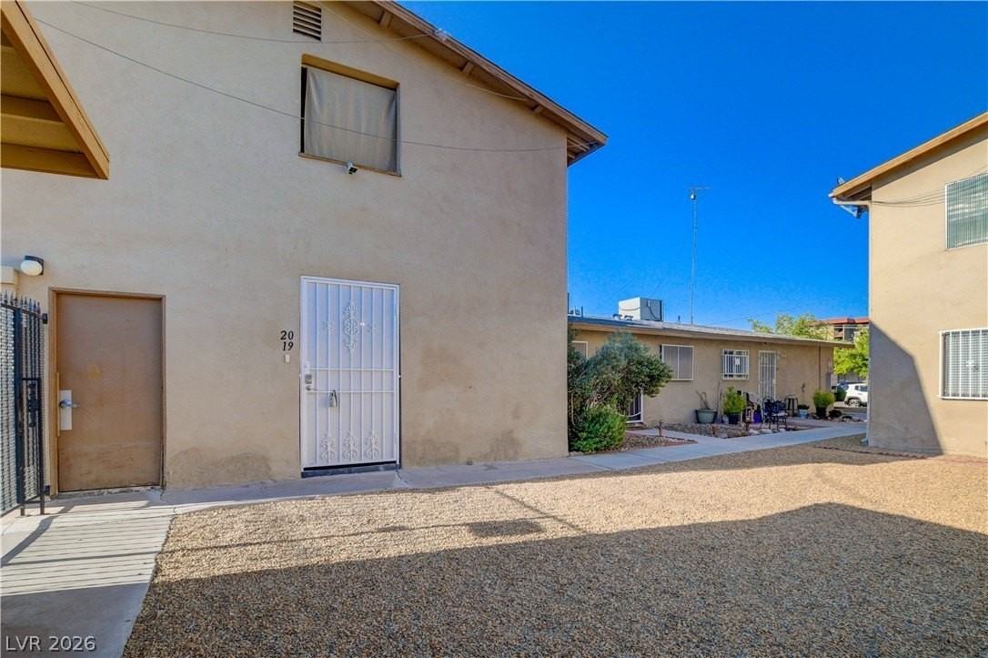 3841 Daisy St #19 - Photo 4 of 32