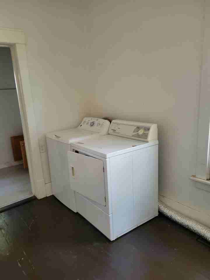 2113 W Howett St - Photo 5 of 50